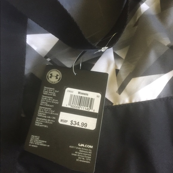 Under Armour medium duffle bag. New very roomy - Picture 2 of 3